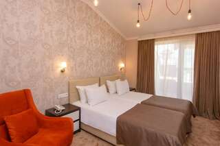 Отель King David Hotel Тбилиси Стандартный двухместный номер с 2 отдельными кроватями и балконом-1