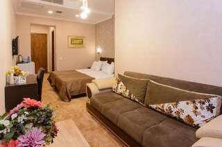 Отель King David Hotel Тбилиси Улучшенный двухместный номер с 2 отдельными кроватями-1