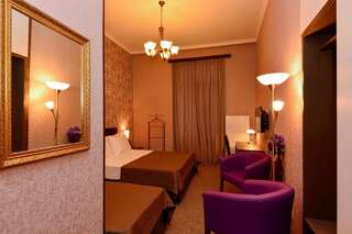 Отель King David Hotel Тбилиси Стандартный трехместный номер-1