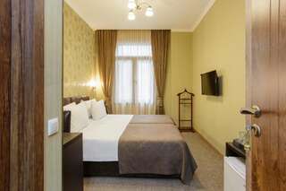 Отель King David Hotel Тбилиси Стандартный двухместный номер с 2 отдельными кроватями-1
