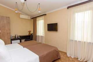 Отель King David Hotel Тбилиси Стандартный двухместный номер с 2 отдельными кроватями-8